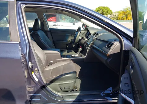 2016 Toyota Camry Xle V6 z USA, uszkodzony, nr VIN 4T1BK1FK6GU572710